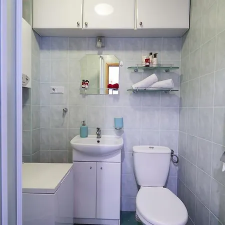 Rentapartments - Studio Apartment